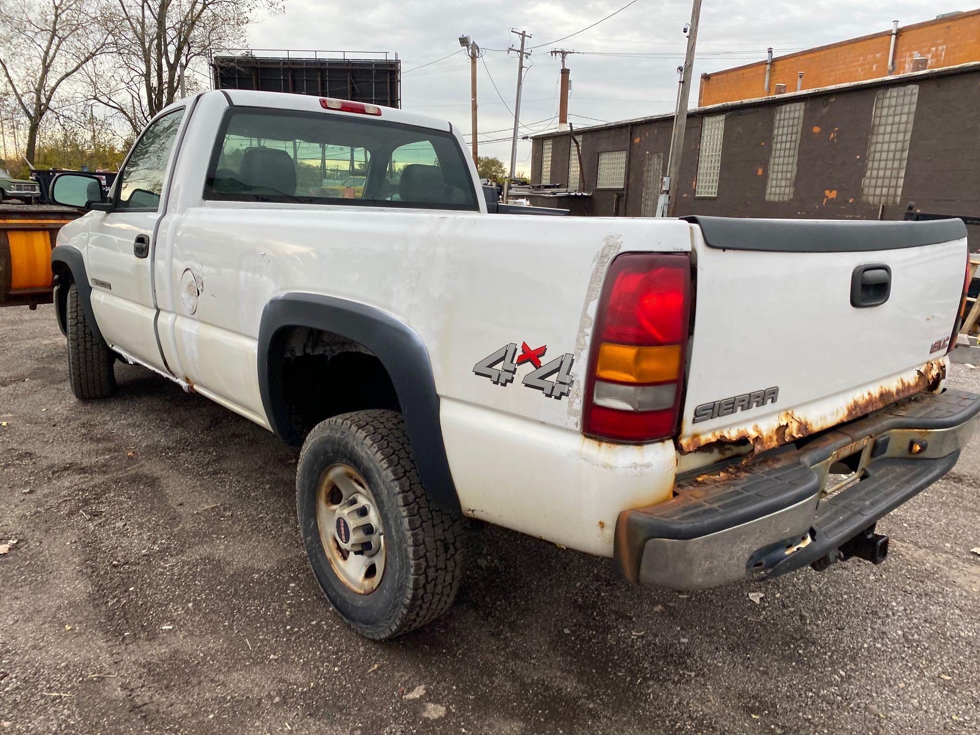 2006 GMC 2500 4x4 Plow Truck