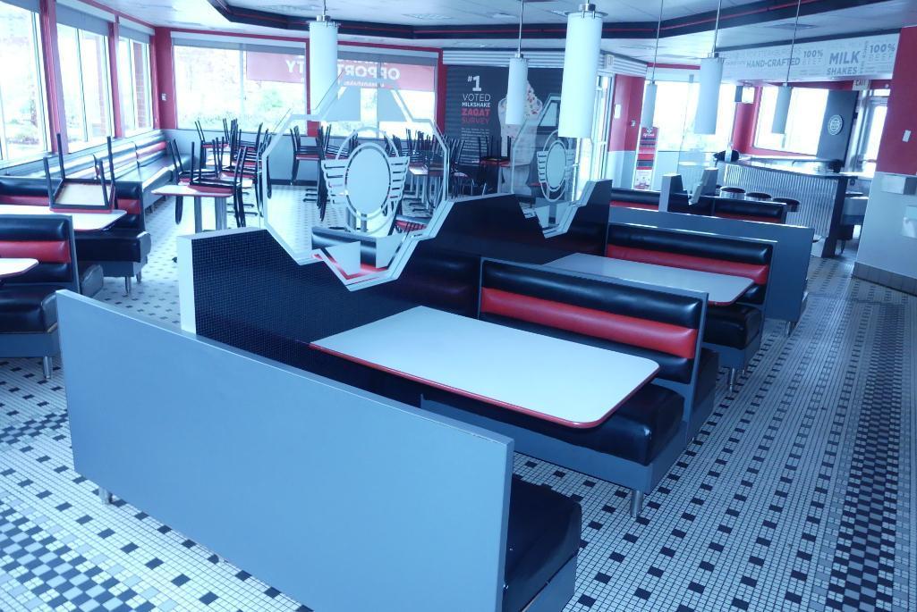 Island of Booths - Center of Restaurant - 4 Booths - Seats 15