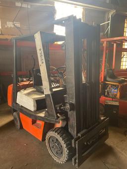 Toyota Triple Mast LP Forklift.