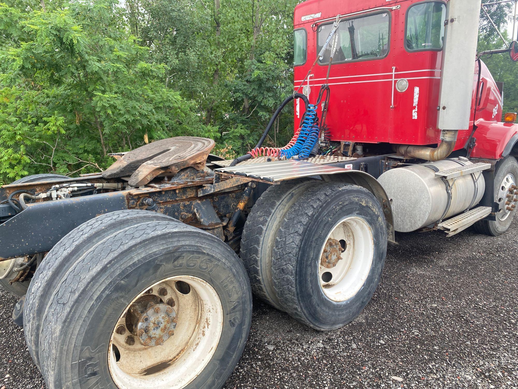 1999 Kenworth T800 Tractor