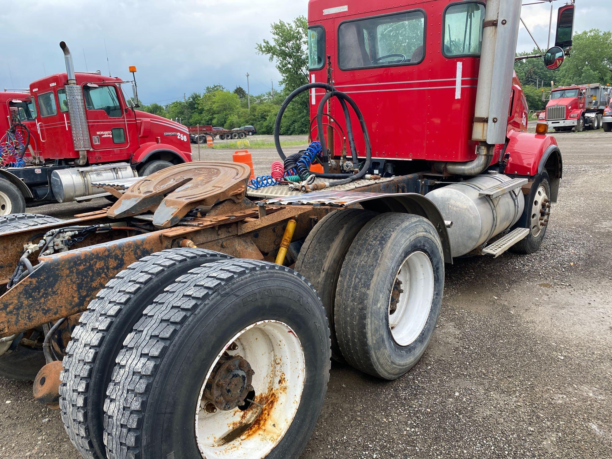 1999 Kenworth T800 Tractor