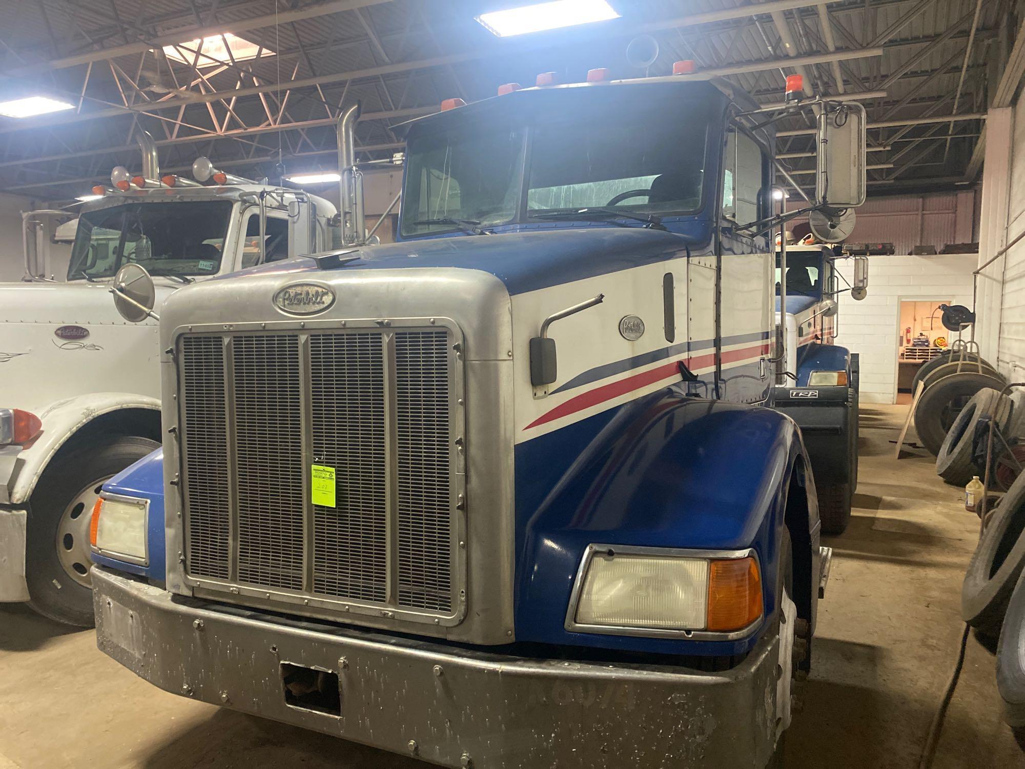 1996 Peterbilt 385 Tractor