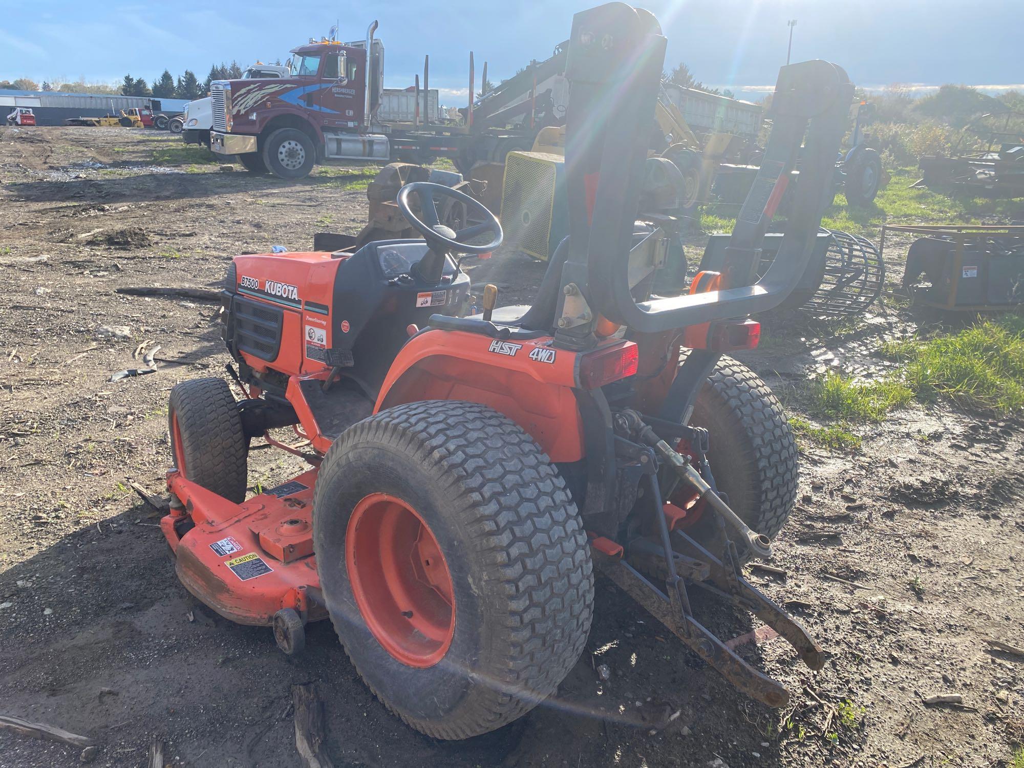 Kubota B7500 Hydrostatic 4x4 Utility Tractor