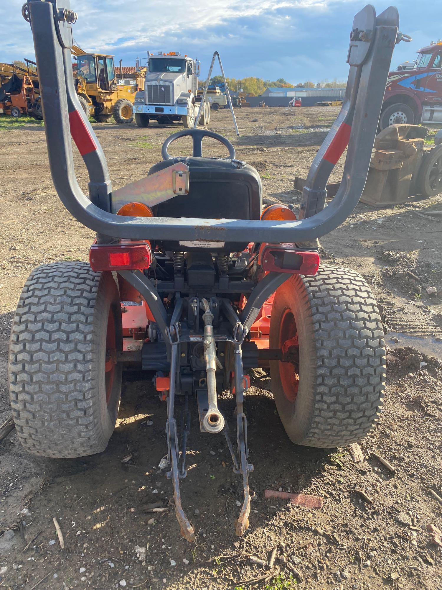 Kubota B7500 Hydrostatic 4x4 Utility Tractor