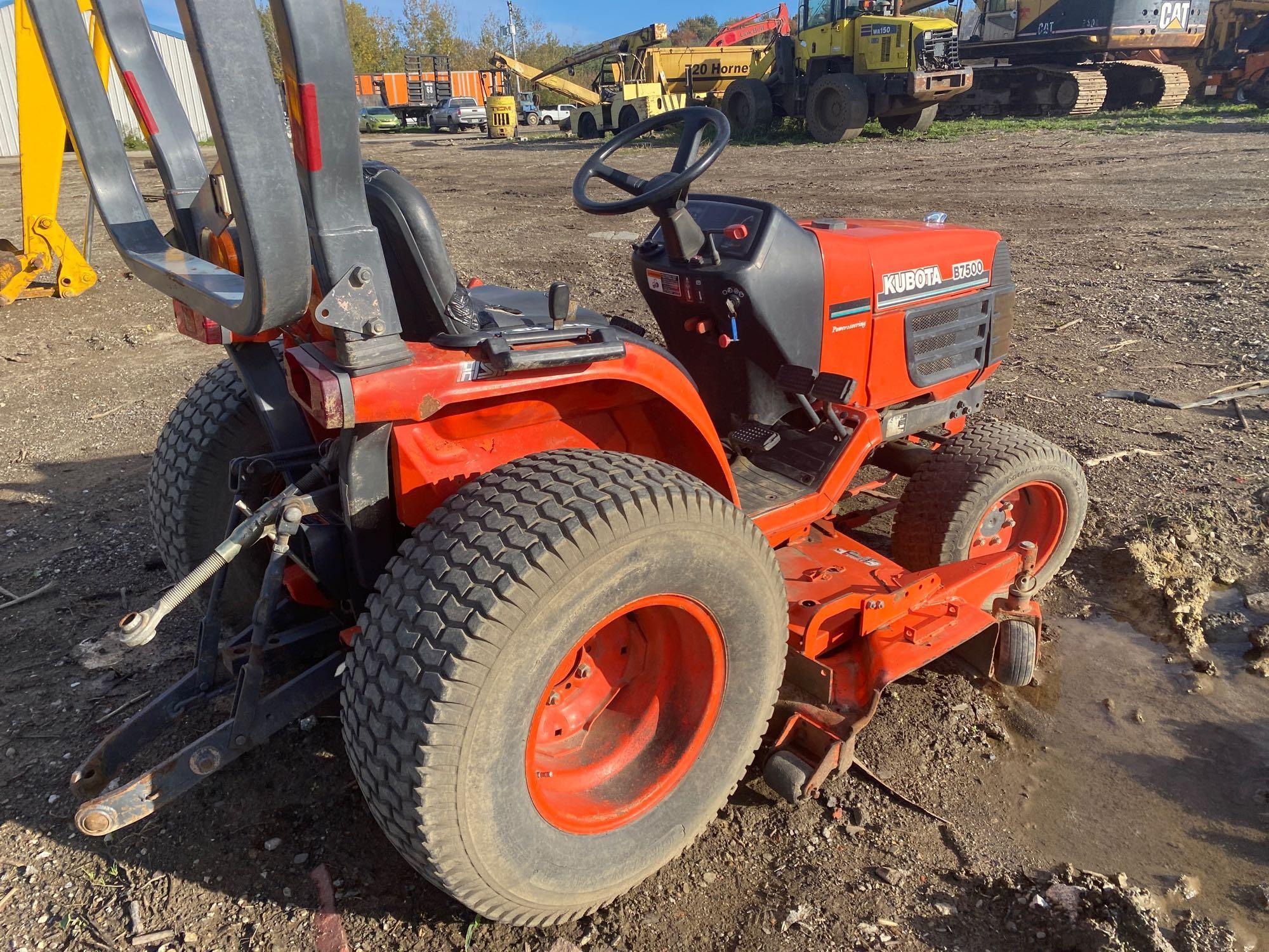 Kubota B7500 Hydrostatic 4x4 Utility Tractor