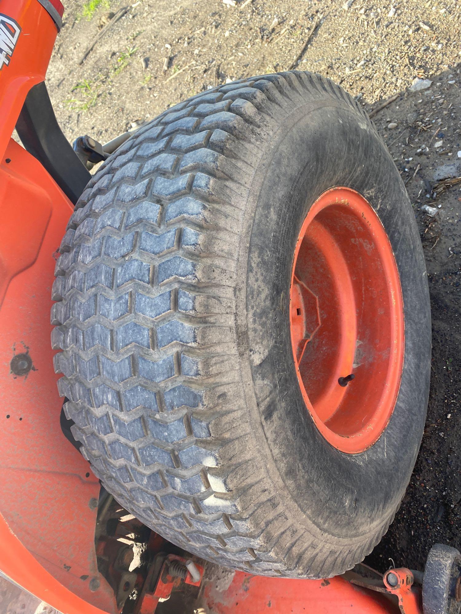 Kubota B7500 Hydrostatic 4x4 Utility Tractor