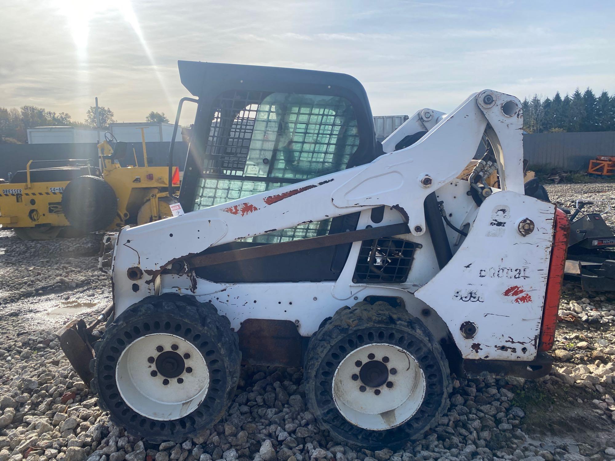 Bobcat S590 Skidloader