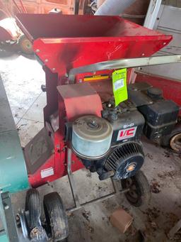 Troy Bilt Super Tomahawk Wood Chipper