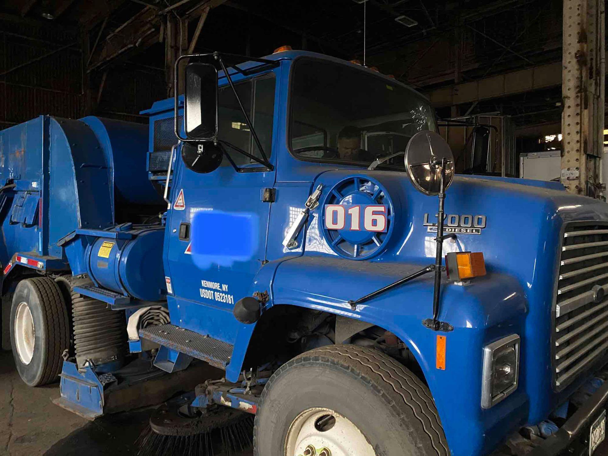 1991 Ford LN7000 Street Sweeper