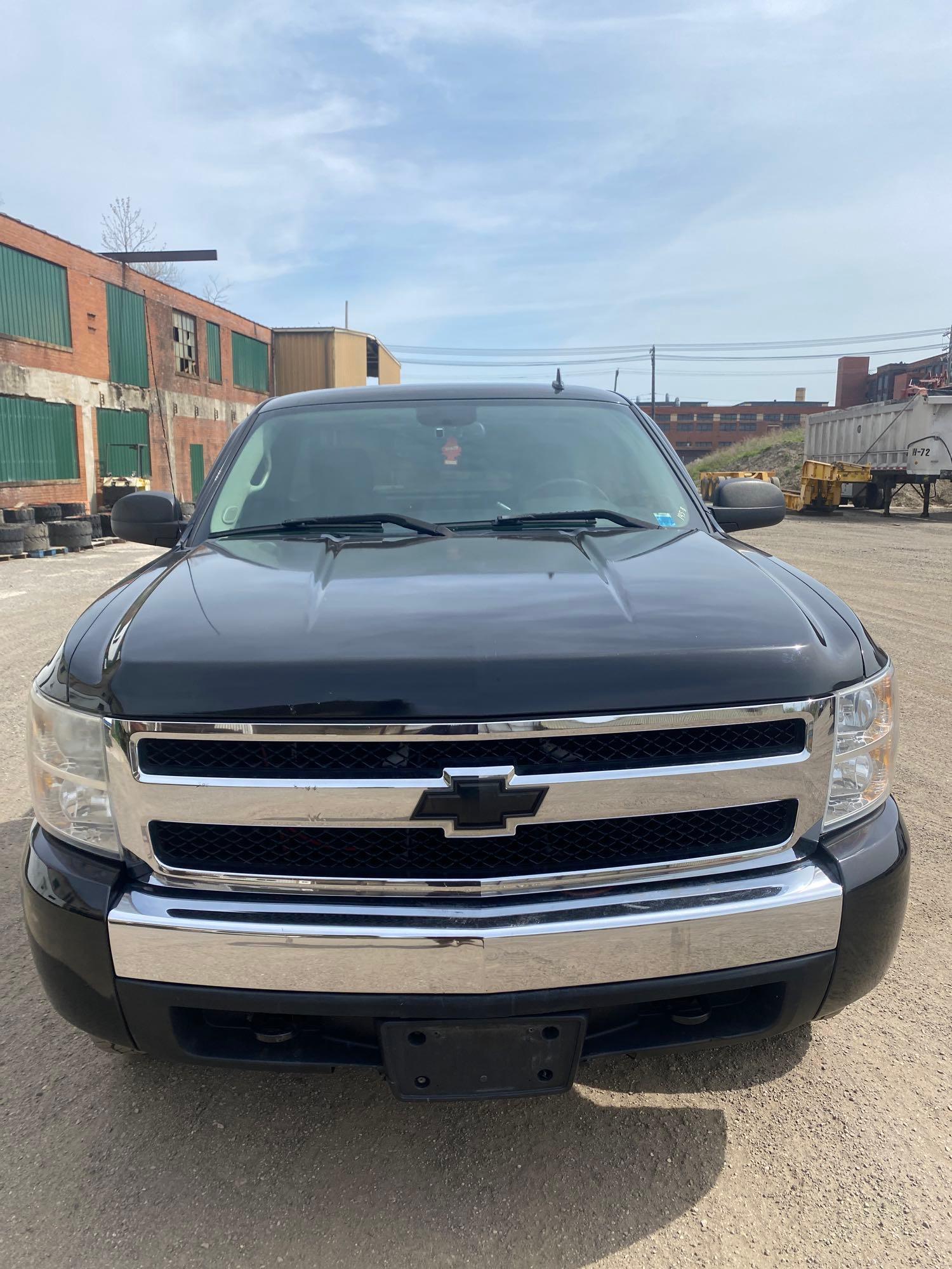 2007 Chevy Silverado Z71 4x4 Pickup Truck