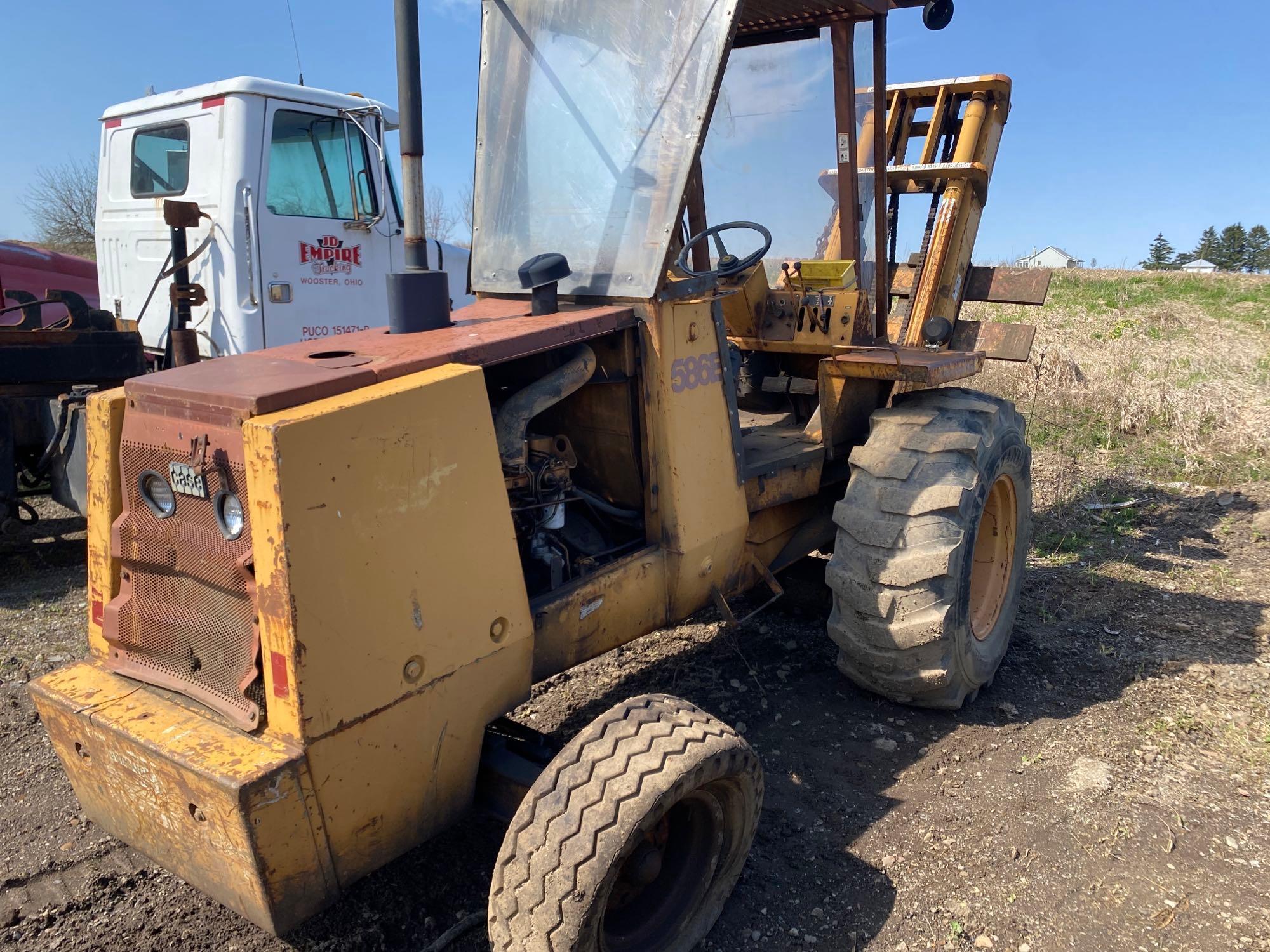 Case 586E Construction King Rough Terrain Forklift