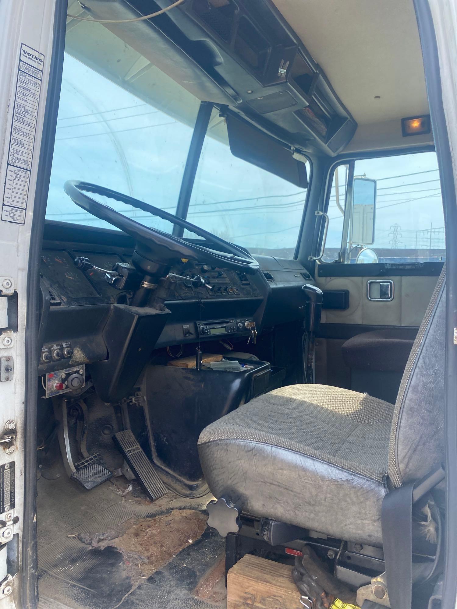 1996 Volvo WG Day Cab Tractor/Truck