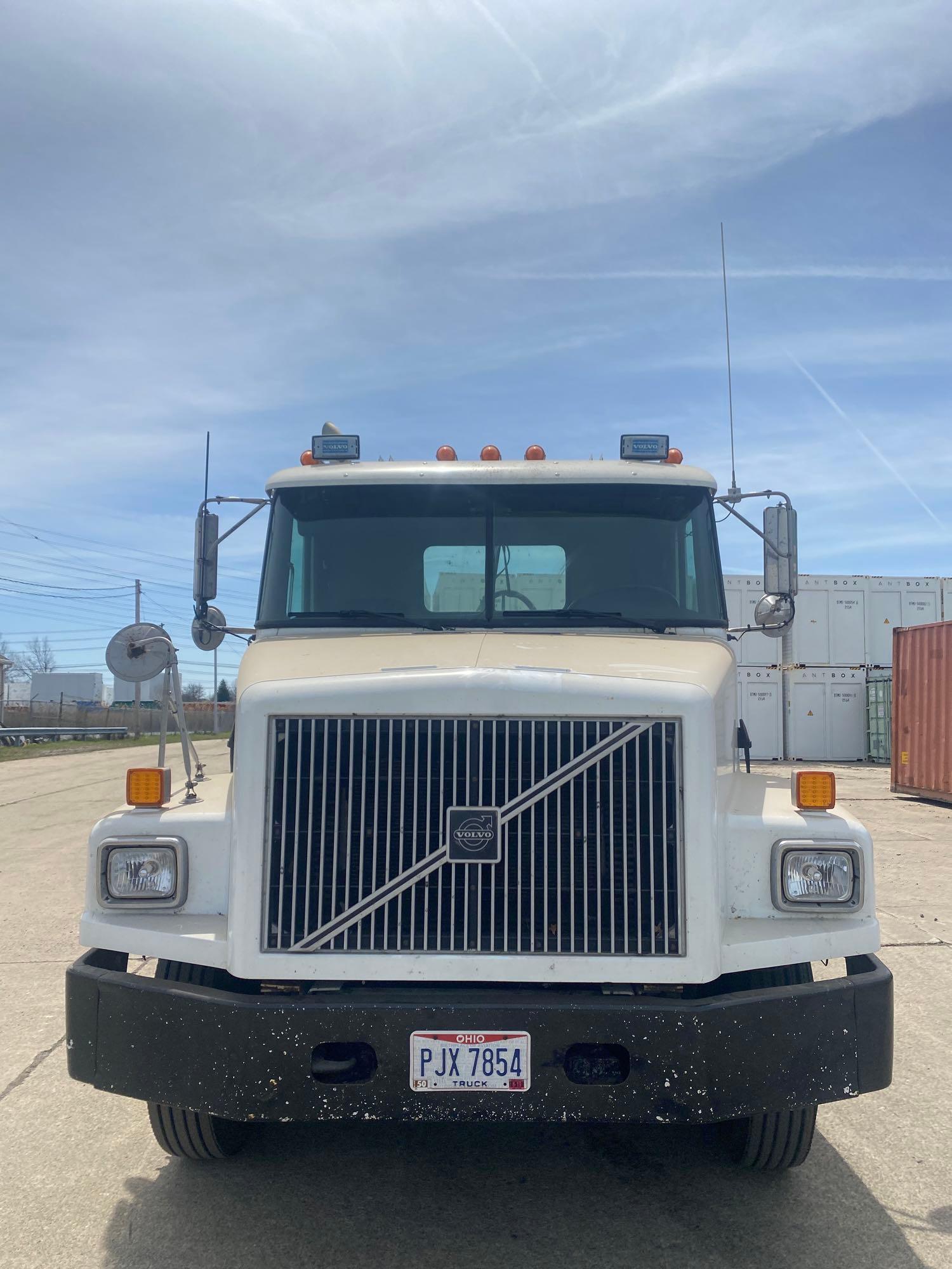 1996 Volvo WG Day Cab Tractor/Truck