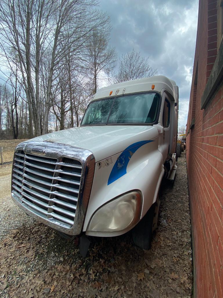 Freightliner Sleeper Cab and Chassis - Parts Only