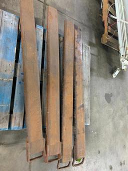 2 Pairs of Forks for Forklifts