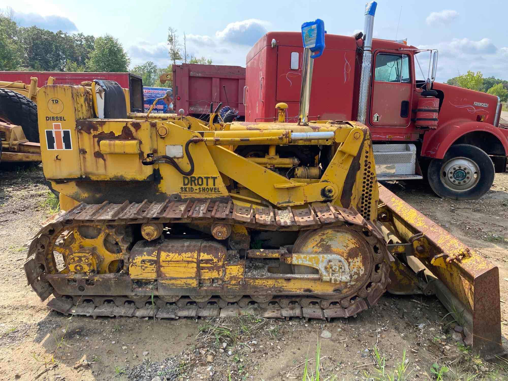 International Harvester/Drott Skid Shovel Dozer Model 9K3A