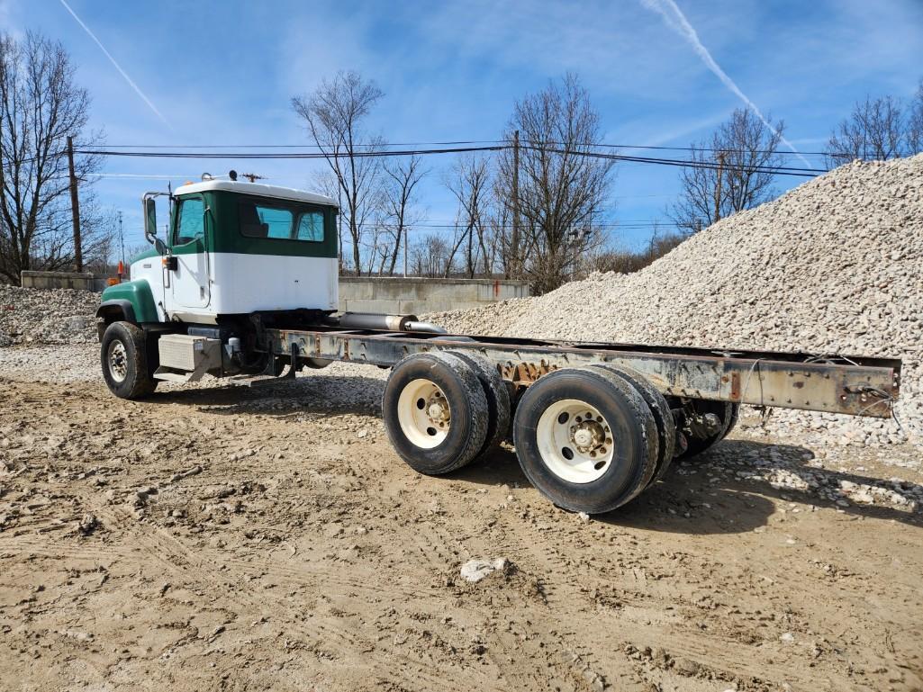 2000 International 5500i Truck Cab & Chassis