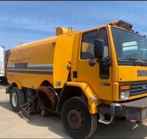 1990 Ford Street sweeper (located off-site, please read description)