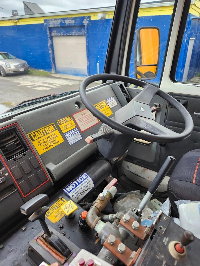 1990 Ford Street sweeper (located off-site, please read description)