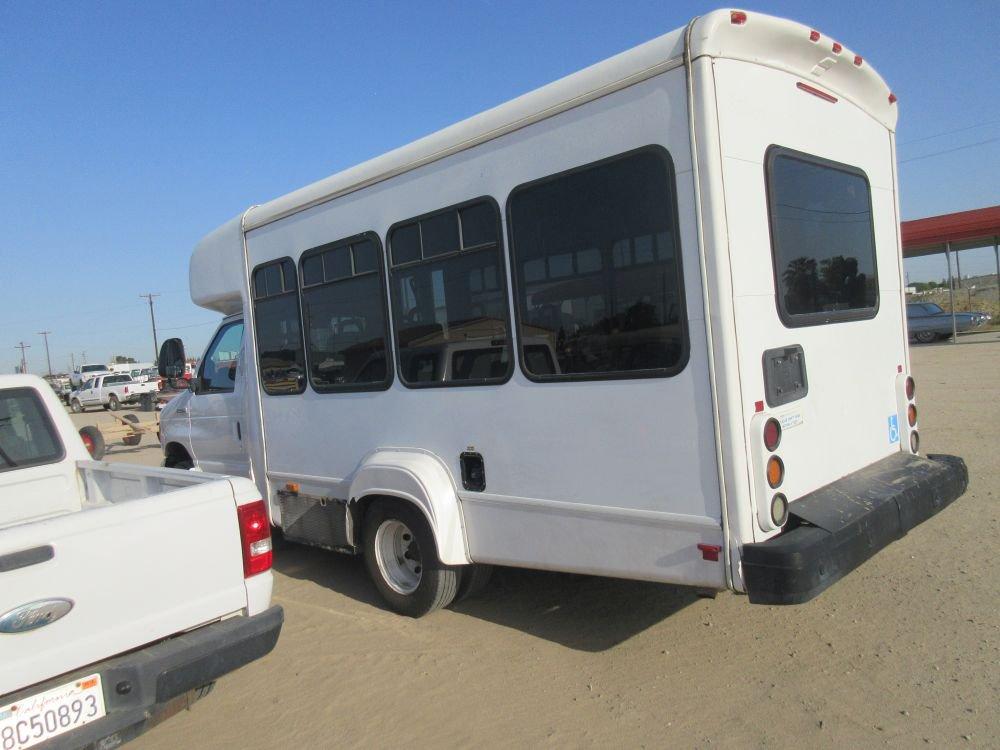 2006 Starcraft 6 Passenger Bus