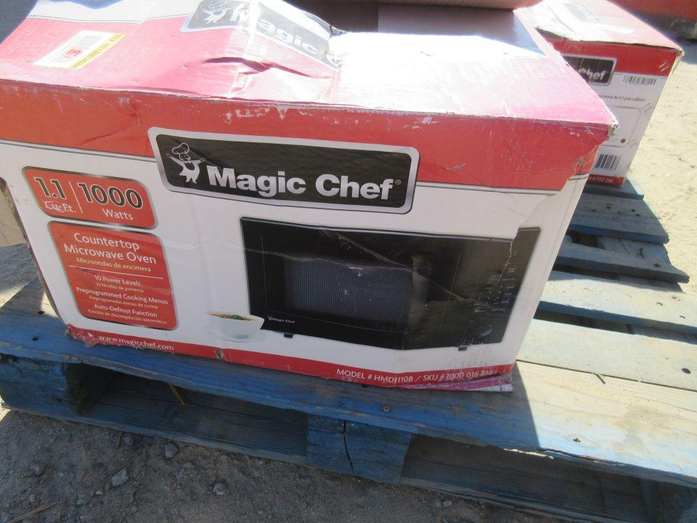 2 Lasko Fans, 2 Magic Chef Microwaves