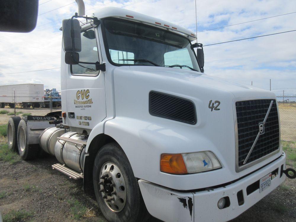 2006 Volvo 3 Axle Tractor