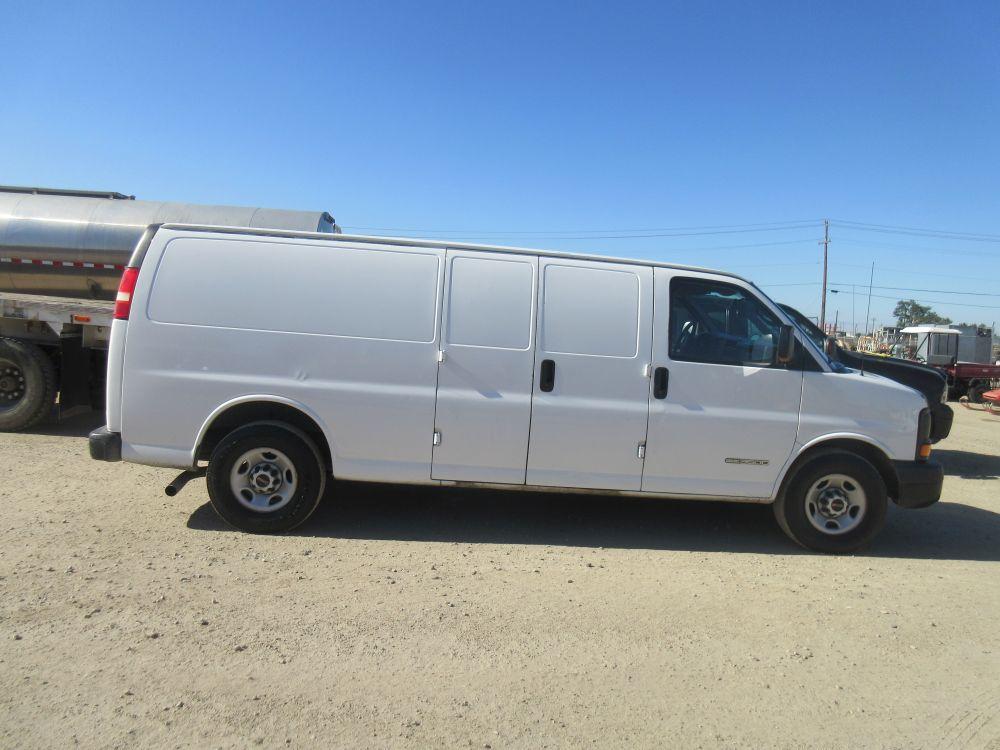 2005 GMC 3500 Cargo Van