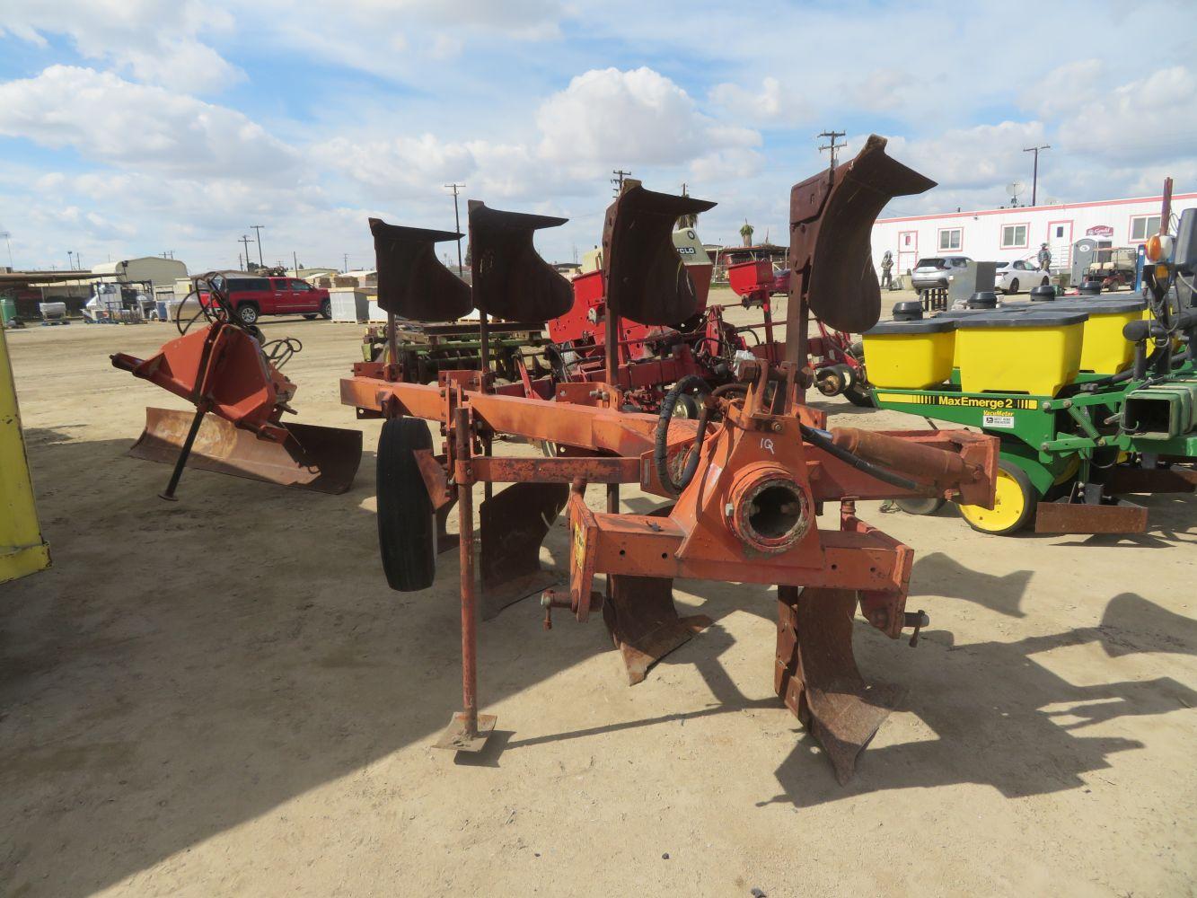 IHC 140 4 Bottom Plow