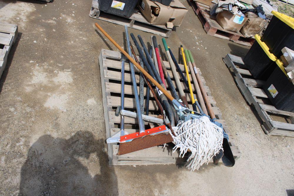 Pallet - Mops, Shovel, Scraper