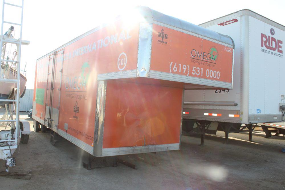 Box Truck Bed 33ft Long w/Lift Gate