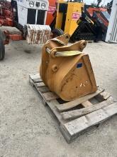 22in Excavator Bucket w/ No Teeth