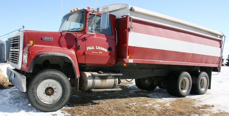 1994 Ford L-8000 Grain Truck