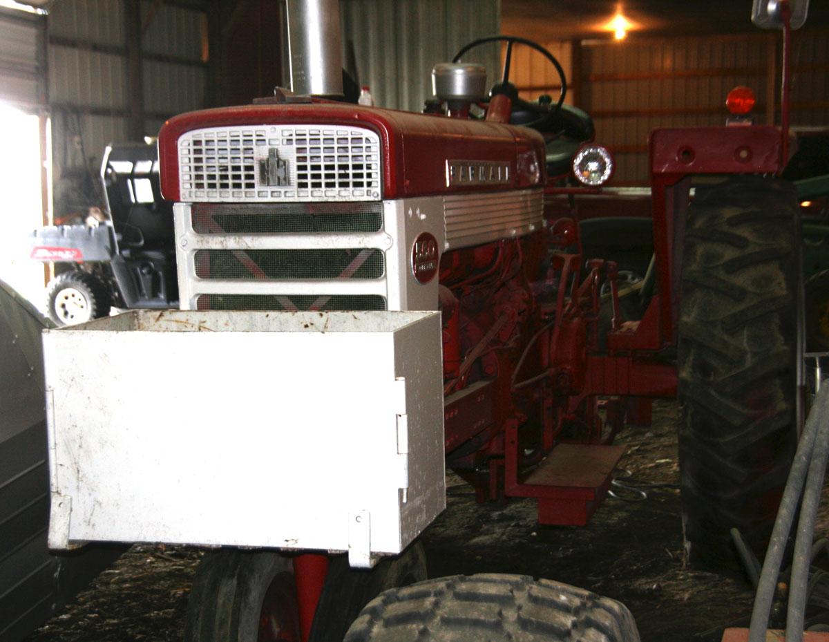 IH 560 Diesel Tractor