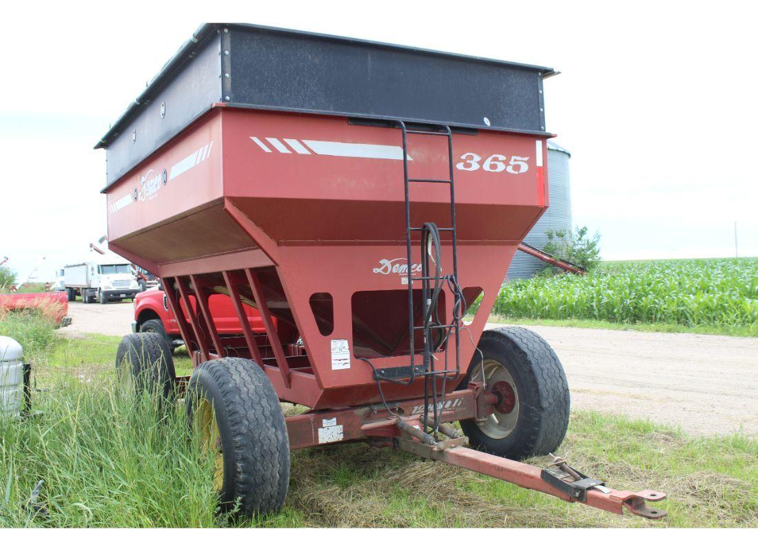 Demco 365 Gravity Wagon