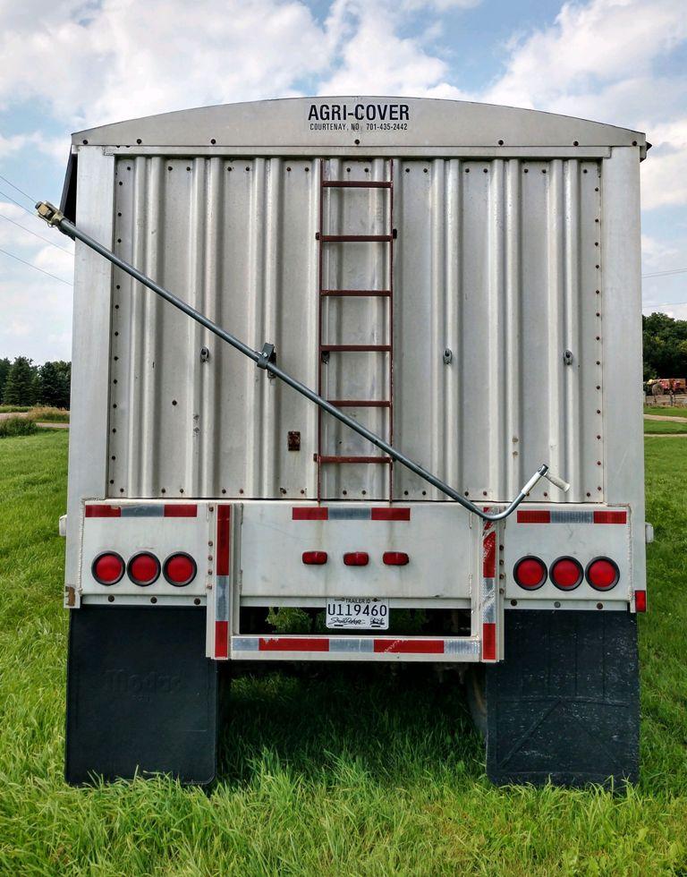 Wilson Sgl. Hopper, 25’ Grain Trailer