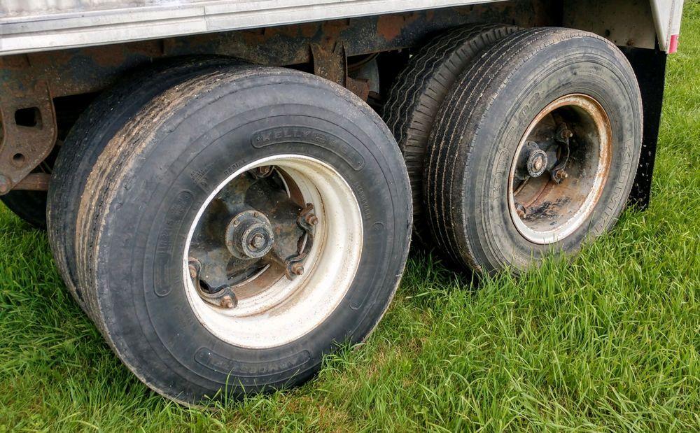 Wilson Sgl. Hopper, 25’ Grain Trailer