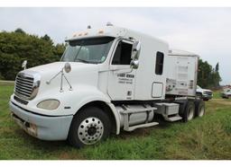 2005 Freightliner Columbia 112 Twin Screw Semi w/Sleeper