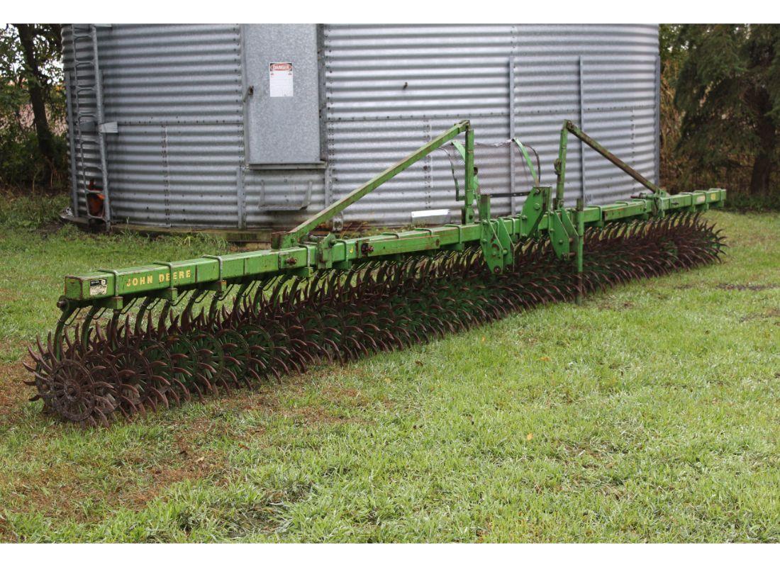 JD #400 – 28 Ft. Rotary Hoe w/Hyd. Fold – 3 Pt.;