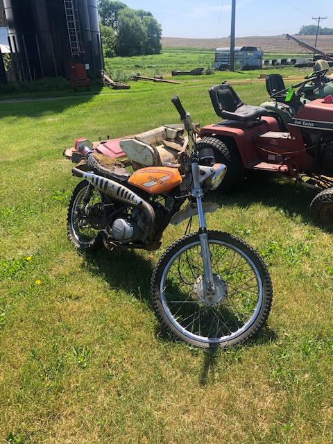 Suzuki 185 Dirt Bike (1978?) – Motor Stuck but complete