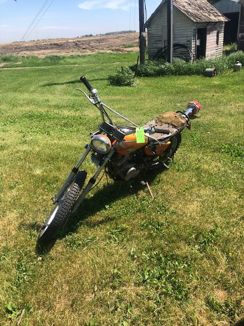 Suzuki 185 Dirt Bike (1978?) – Motor Stuck but complete