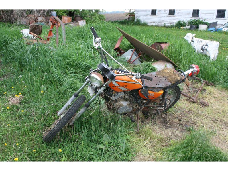 Suzuki 185 Dirt Bike (1978?) – Motor Stuck but complete