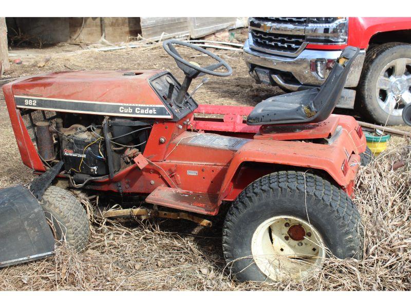 Vintage 1983 IH 982 Cub Cadet Mower (Red) w/Tiller