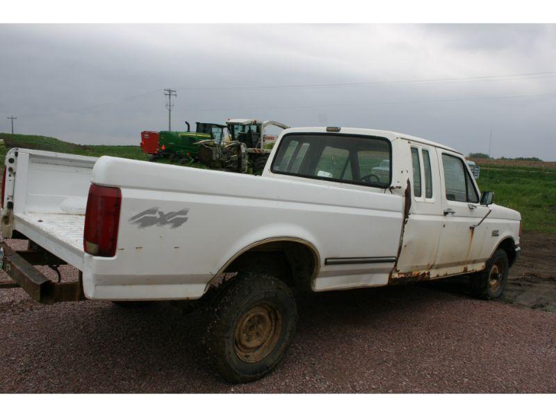 1990 Ford F-150 4x4 Pickup w/Auto. Trans., 351 gas Engine & 5th Wheel Ball