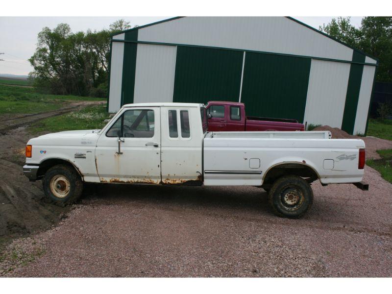 1990 Ford F-150 4x4 Pickup w/Auto. Trans., 351 gas Engine & 5th Wheel Ball