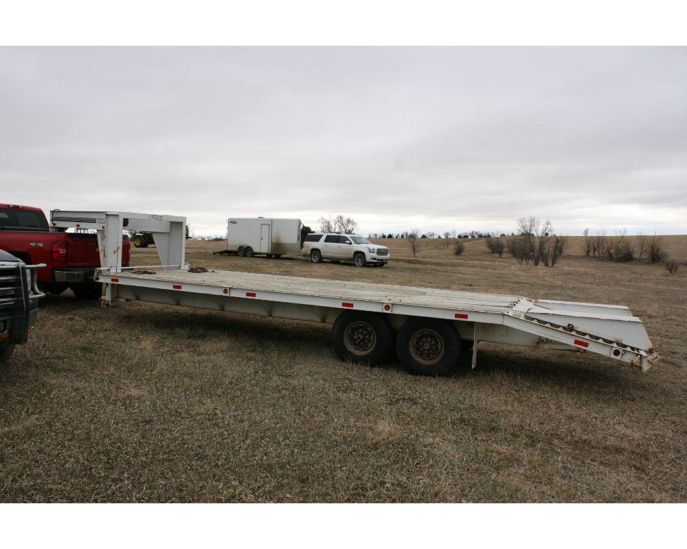 1999 Titan 8’x25’ 5th Wheel Flat Deck Trailer