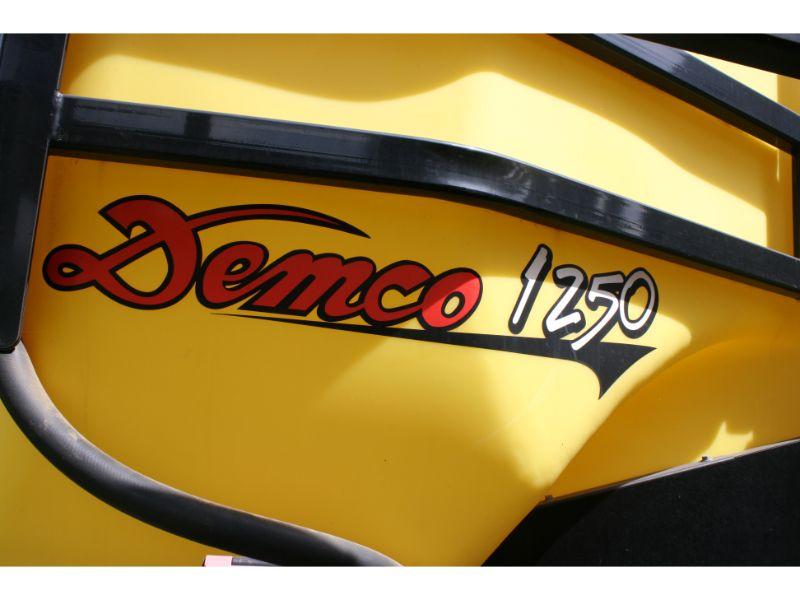  Demco 1250 Sprayer w/HD 90’ Booms