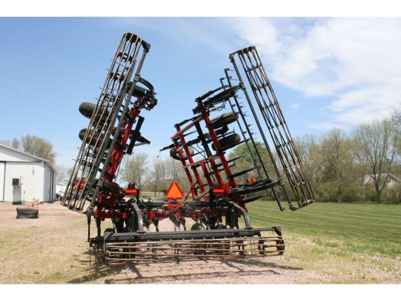 Case-IH Tiger-Mate 200 Field Cult. – 28’ w/2 Bar Tine Drag & Rolling Basket – Pulltype SN YBD056726