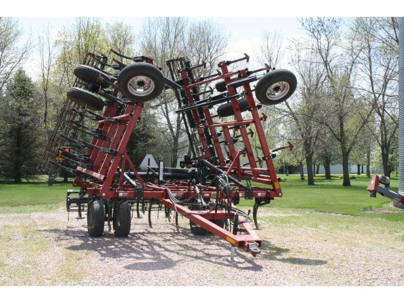 Case-IH Tiger-Mate 200 Field Cult. – 28’ w/2 Bar Tine Drag & Rolling Basket – Pulltype SN YBD056726