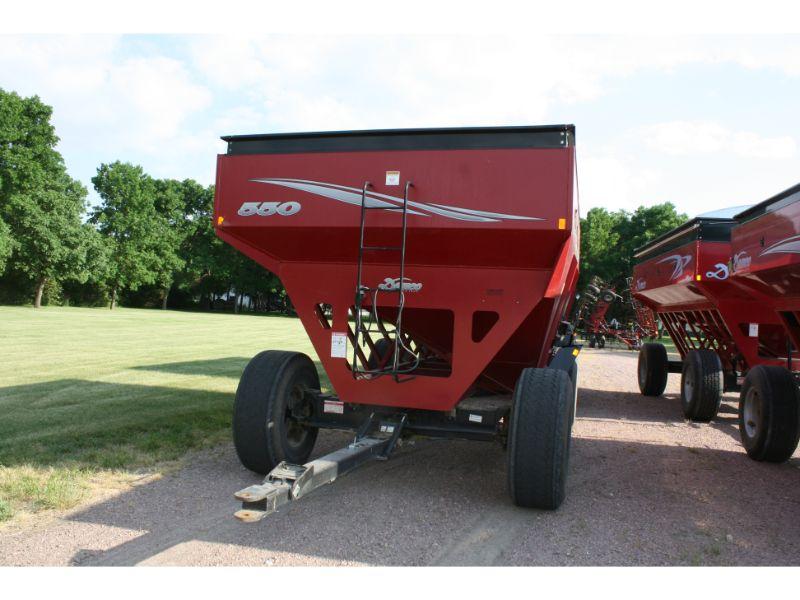 Demco 550 Posi-Flow II Gravity Wagon w/Ext., HD Gear w/22.5 Tires, Brakes & Lights