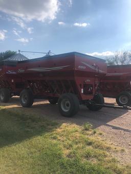 Demco 550 Posi-Flow II Gravity Wagon w/Ext., HD Gear w/22.5 Tires, Brakes & Lights